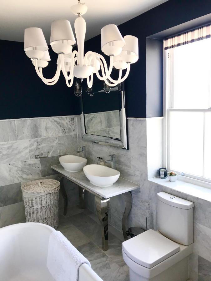 Marina Retreat - Stunning 4 Bedroom, 3 Bathroom House With Harbour Views! ラムズゲート エクステリア 写真