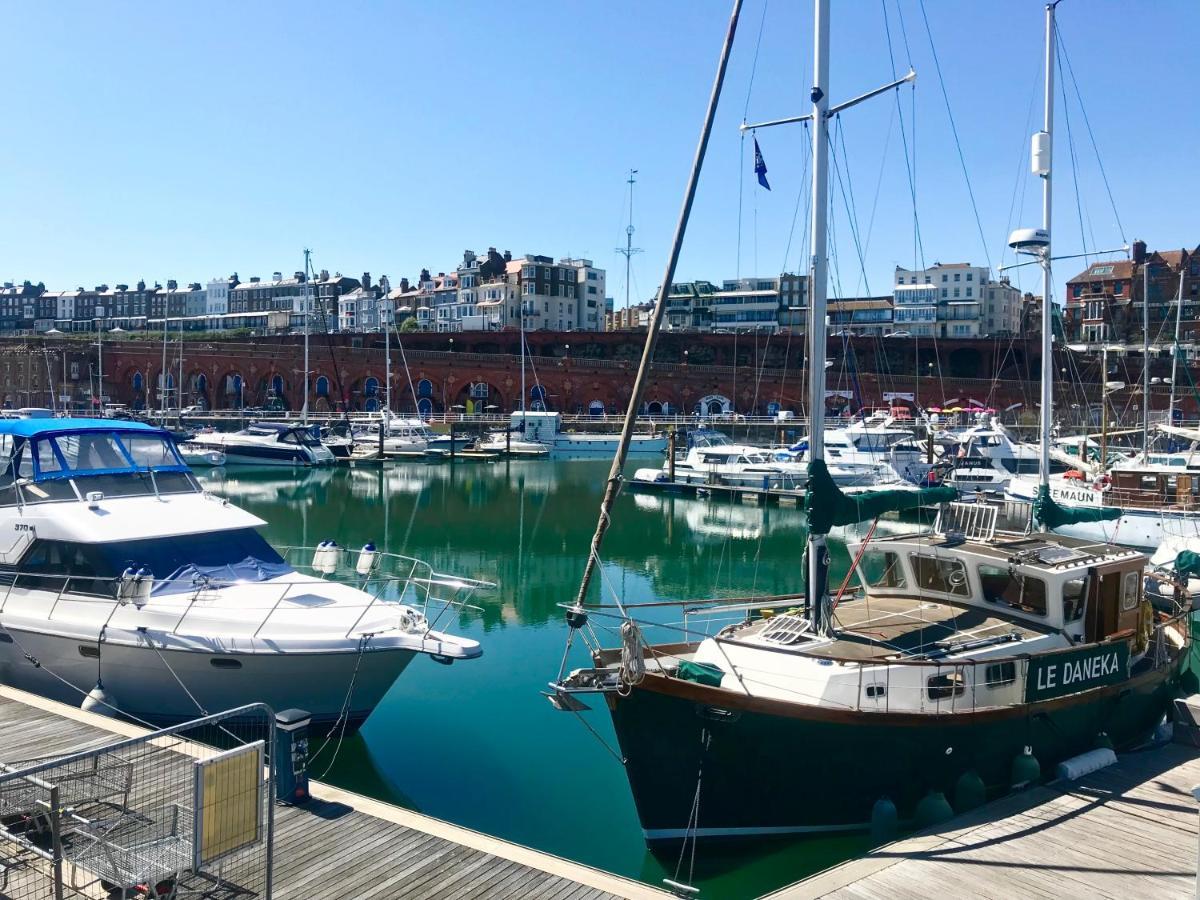 Marina Retreat - Stunning 4 Bedroom, 3 Bathroom House With Harbour Views! ラムズゲート エクステリア 写真